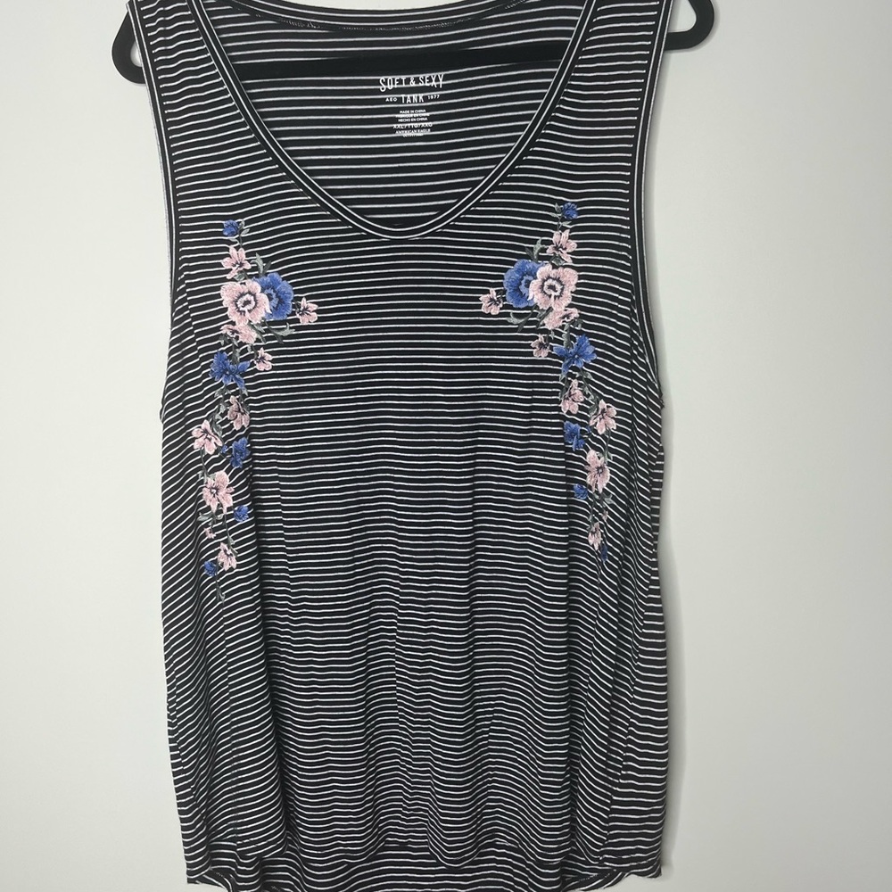 American Eagle Black and White Sleeveless Tank Top